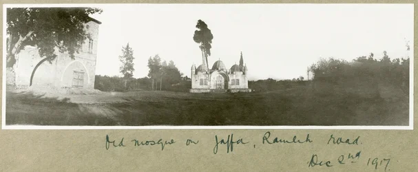 Antigua mezquita en la carretera de Ramleh, Jaffa, 2 de diciembre de 1917